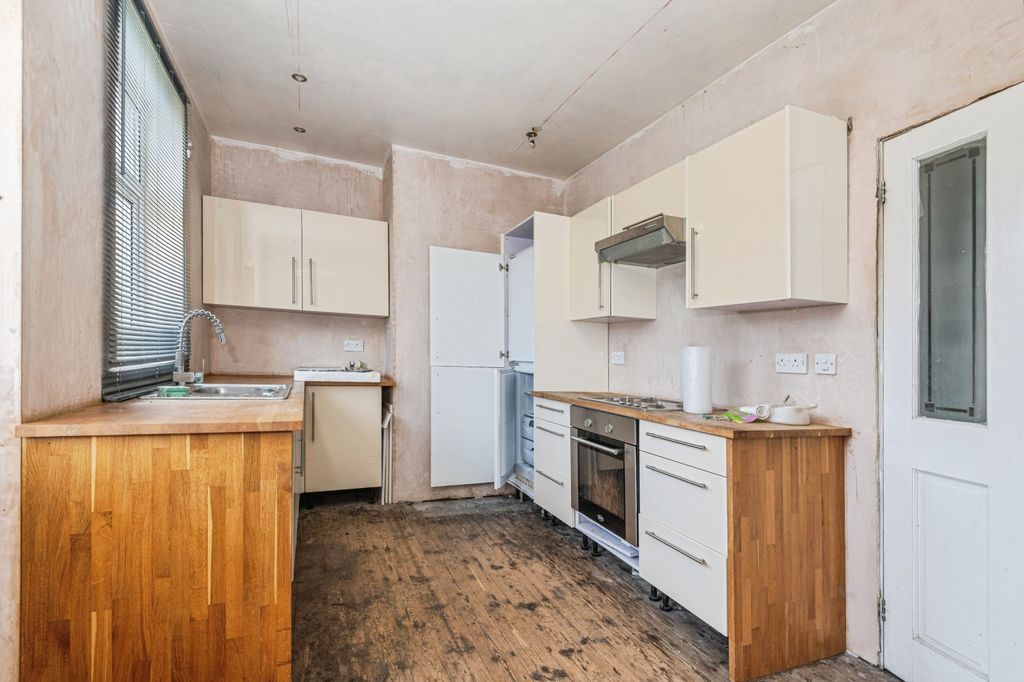 Property photo 2 of 14 Kitchen/Dining Room
