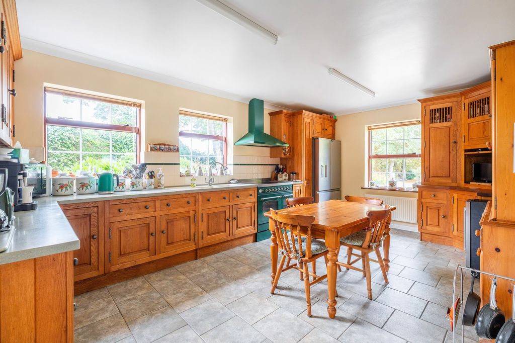 Property photo 3 of 33