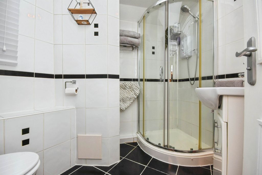 Property photo 2 of 9 Shower Room