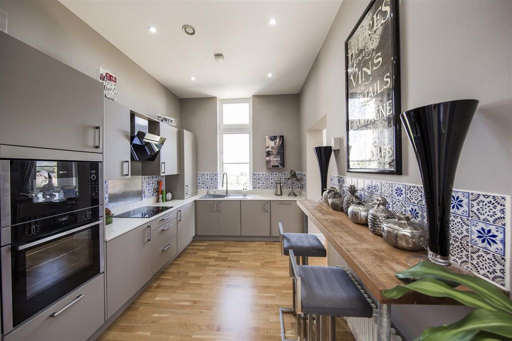 Property photo 2 of 30 Kitchen Breakfast Room