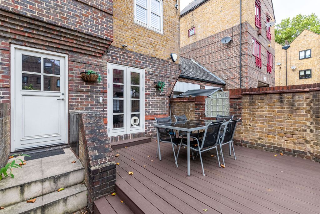 Property photo 2 of 22
