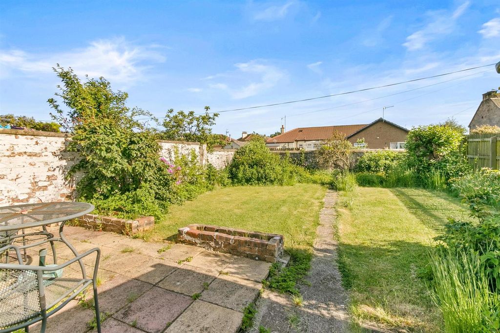 Property photo 2 of 28