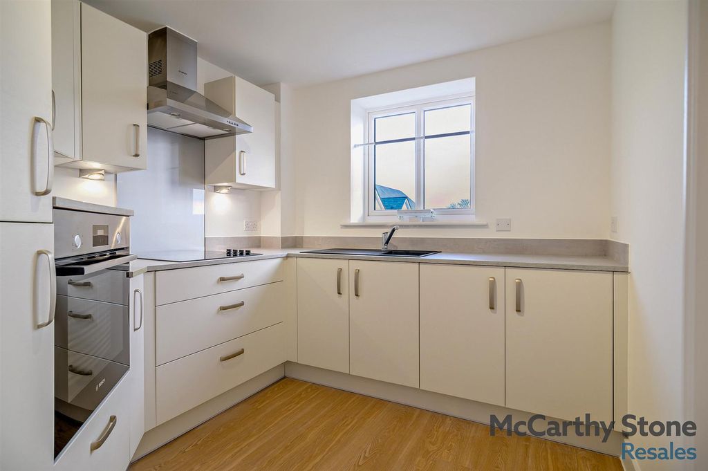 Property photo 2 of 21 8634083-Interior10-800.Jpg