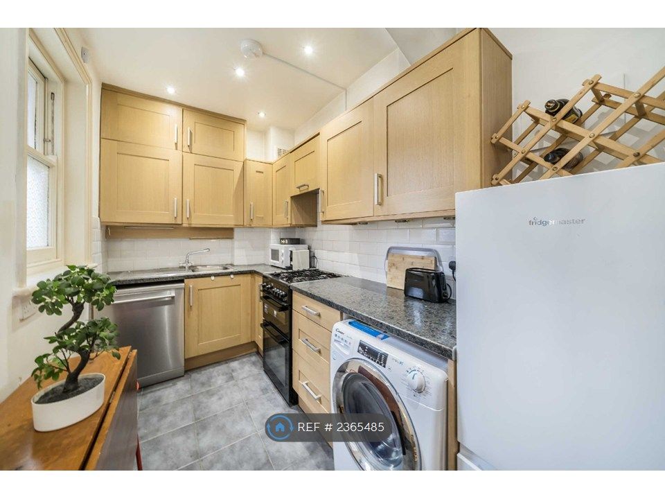 Property photo 3 of 14 Kitchen