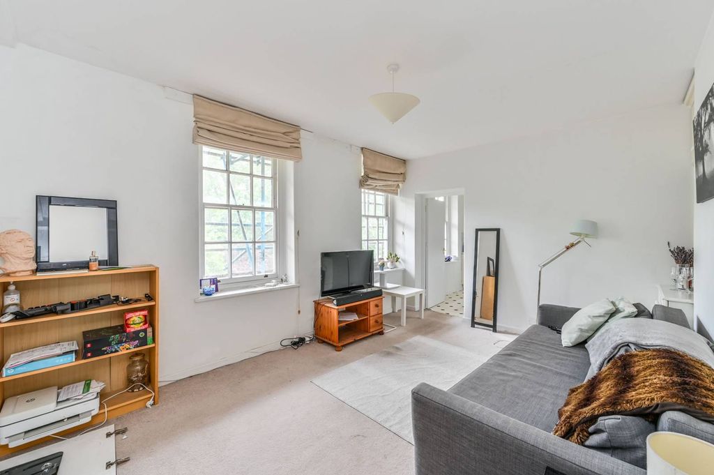 Property photo 2 of 8