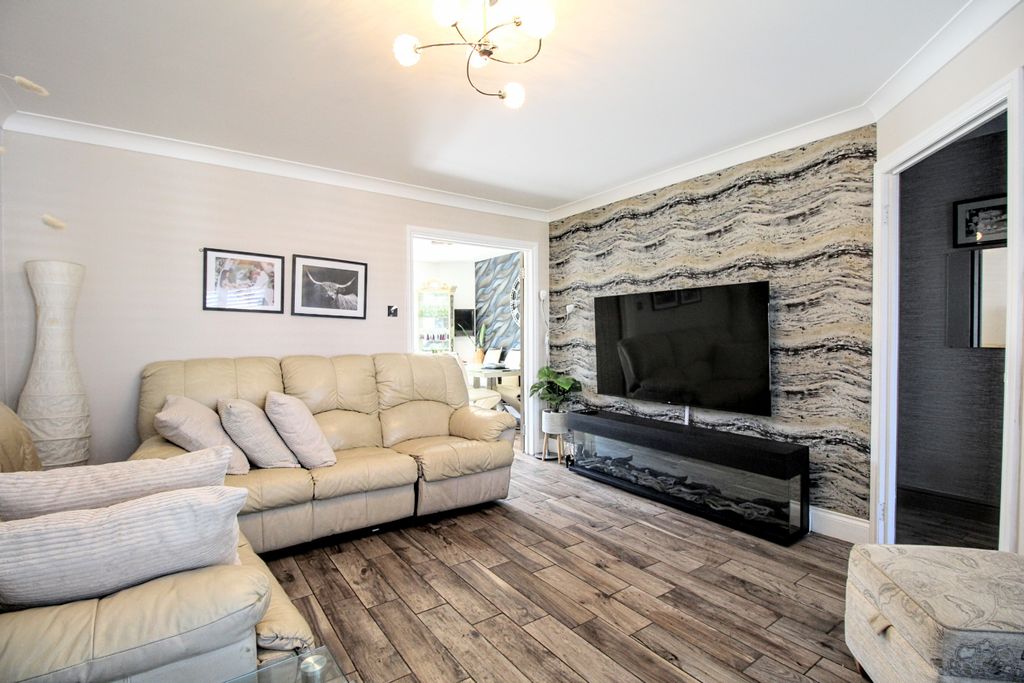 Property photo 3 of 15 Louge