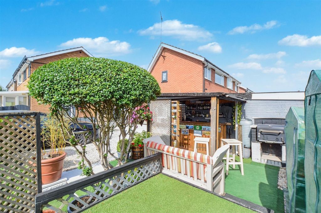 Property photo 2 of 35 Garden_11.Jpeg