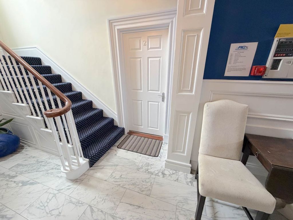 Property photo 3 of 15 Flatentrance