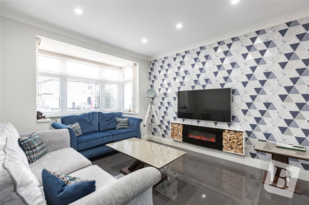 Property photo 3 of 28 Living Room