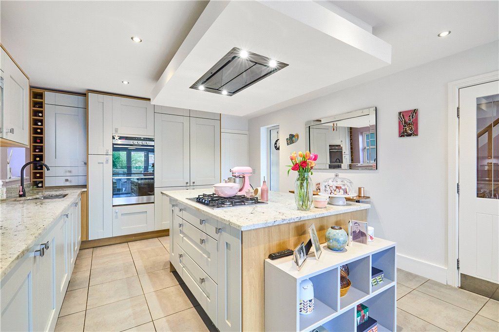 Property photo 3 of 27 Kitchen