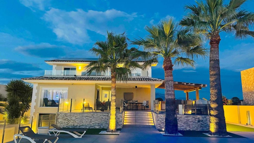 Property photo 1 of 50