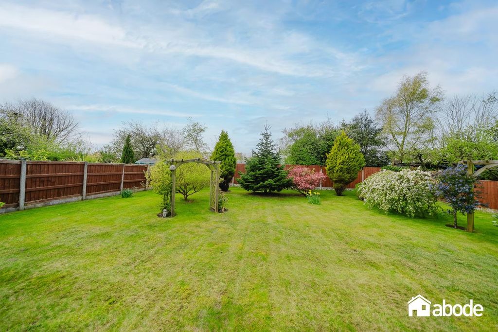 Property photo 2 of 30 7 Mount House Road-8.Jpg