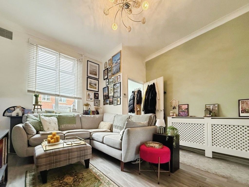 Property photo 2 of 17 Pbox-Living_Room-325016.Jpg