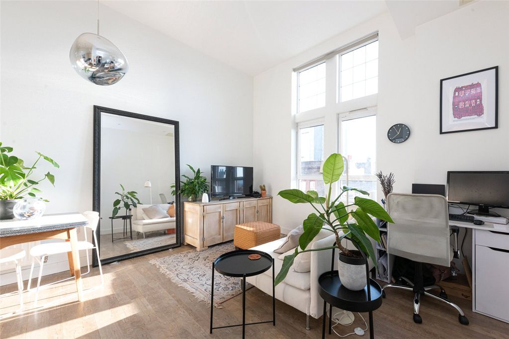 Property photo 2 of 26 Picture No. 22