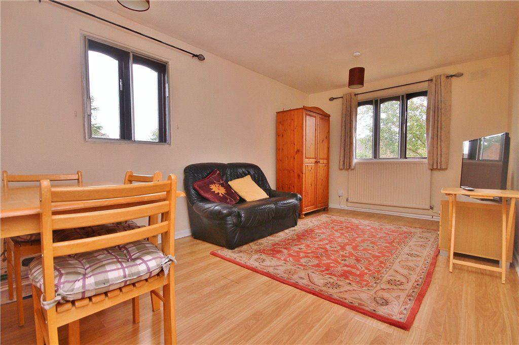 Property photo 2 of 7 Living Room