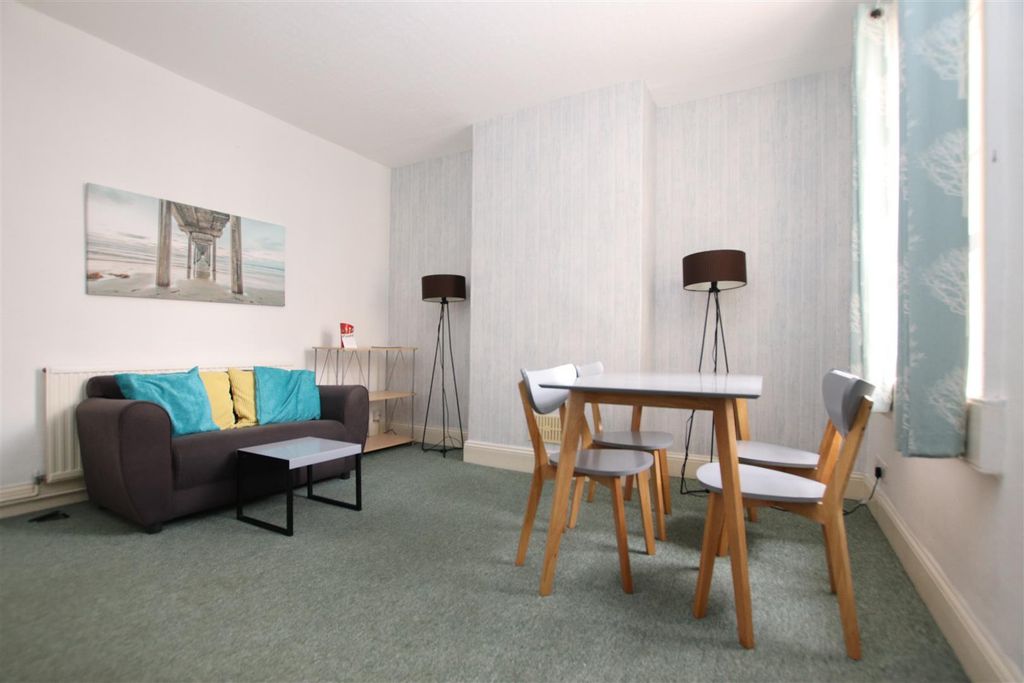 Property photo 1 of 16 Living Room