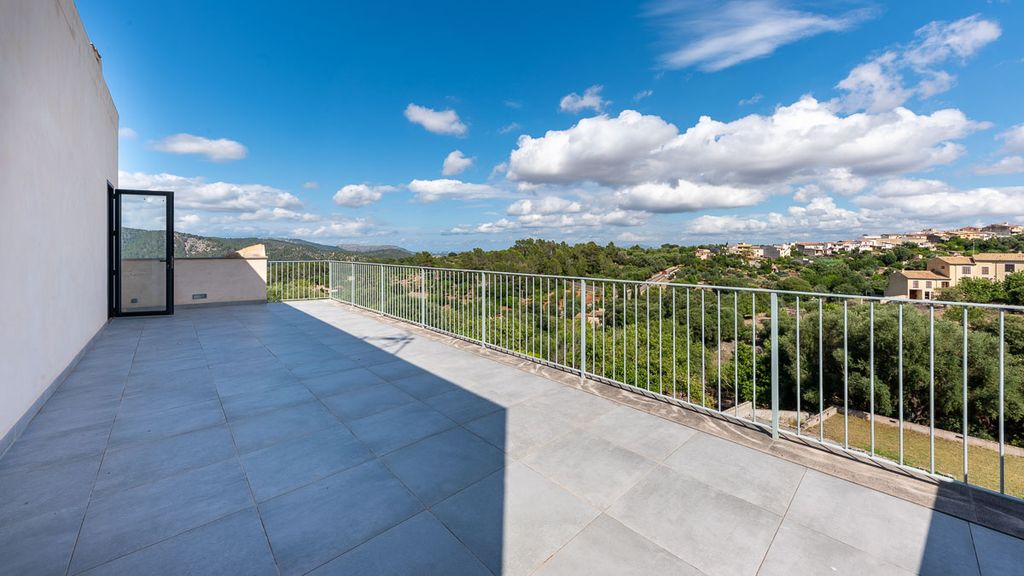 Property photo 3 of 24 21.Jpg