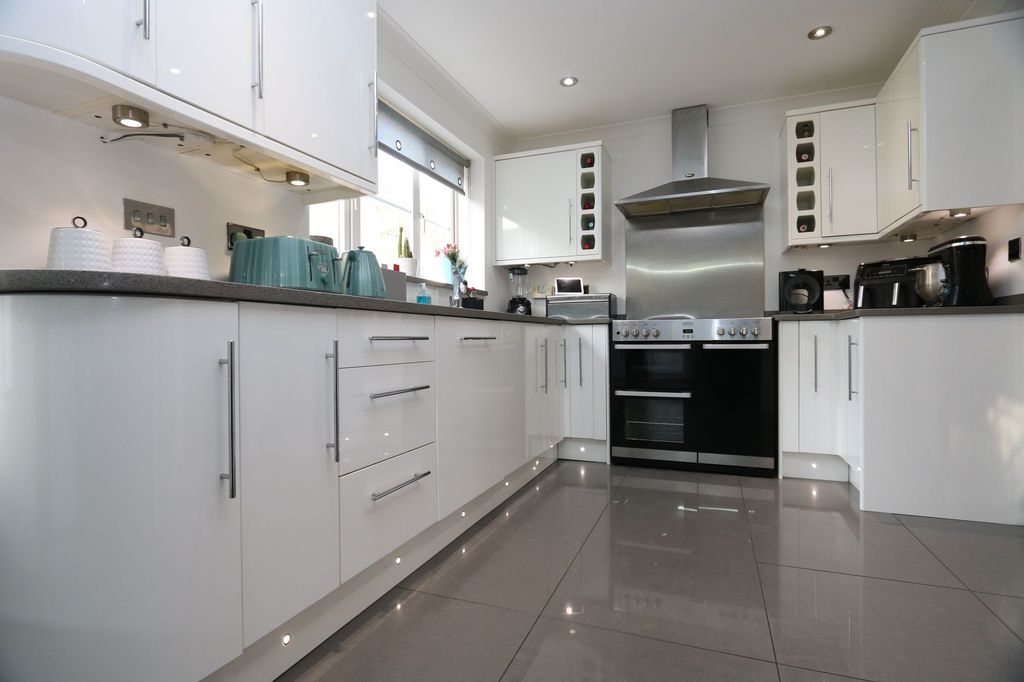 Property photo 2 of 39