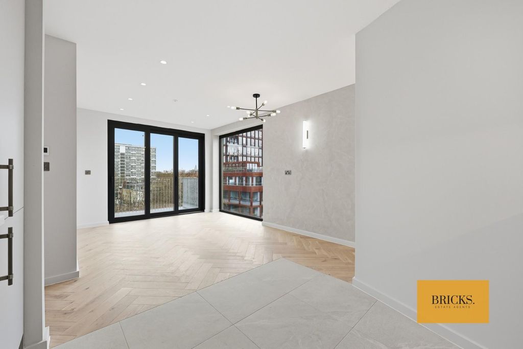 Property photo 3 of 28