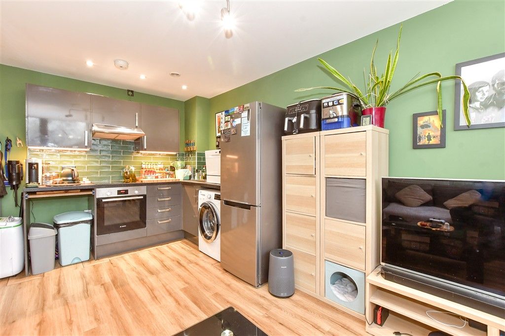 Property photo 3 of 6 Lounge/Kitchen