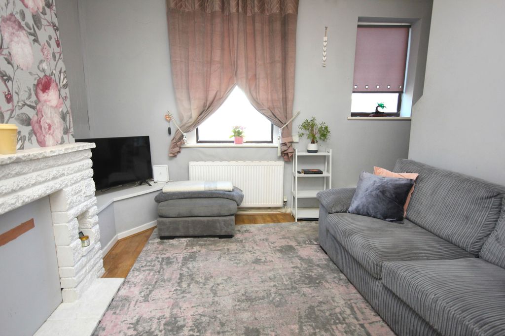 Property photo 3 of 12