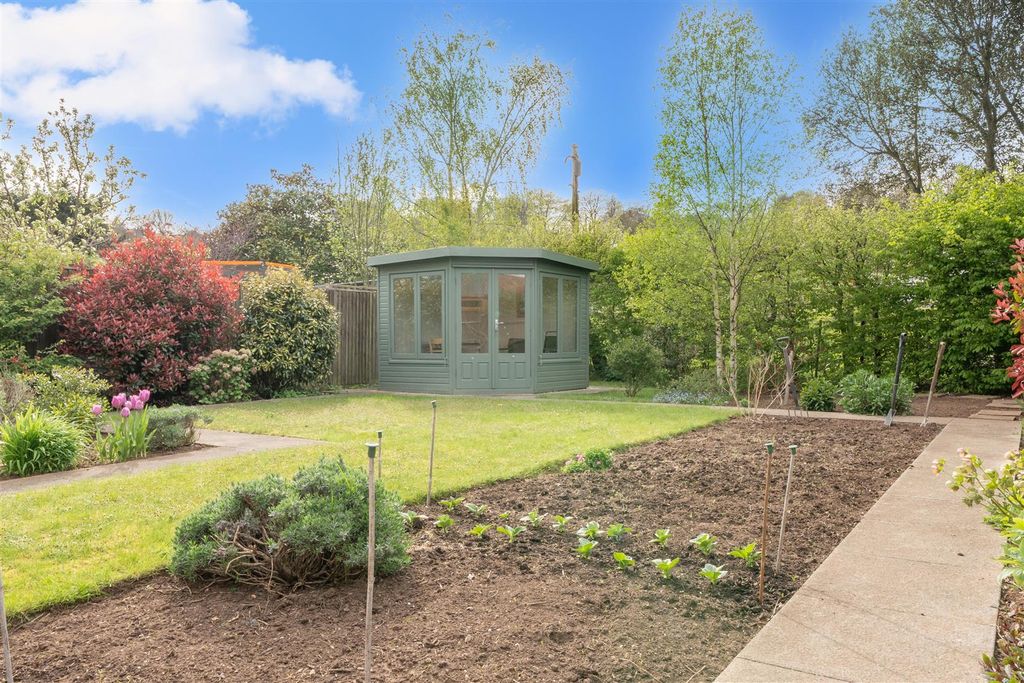Property photo 2 of 25