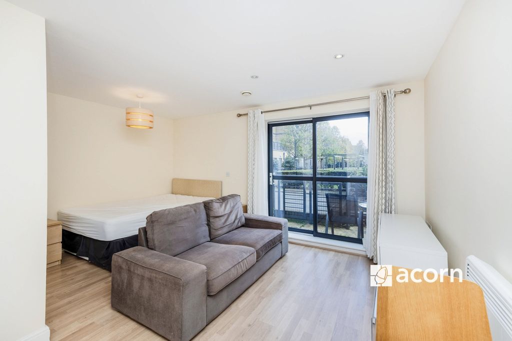 Property photo 2 of 16 Studio (2)