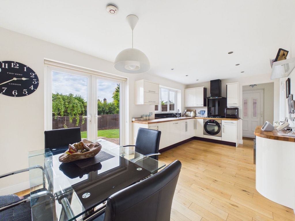Property photo 2 of 17 Dining Kitchen