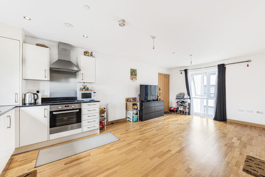 Property photo 3 of 9 Kitchen