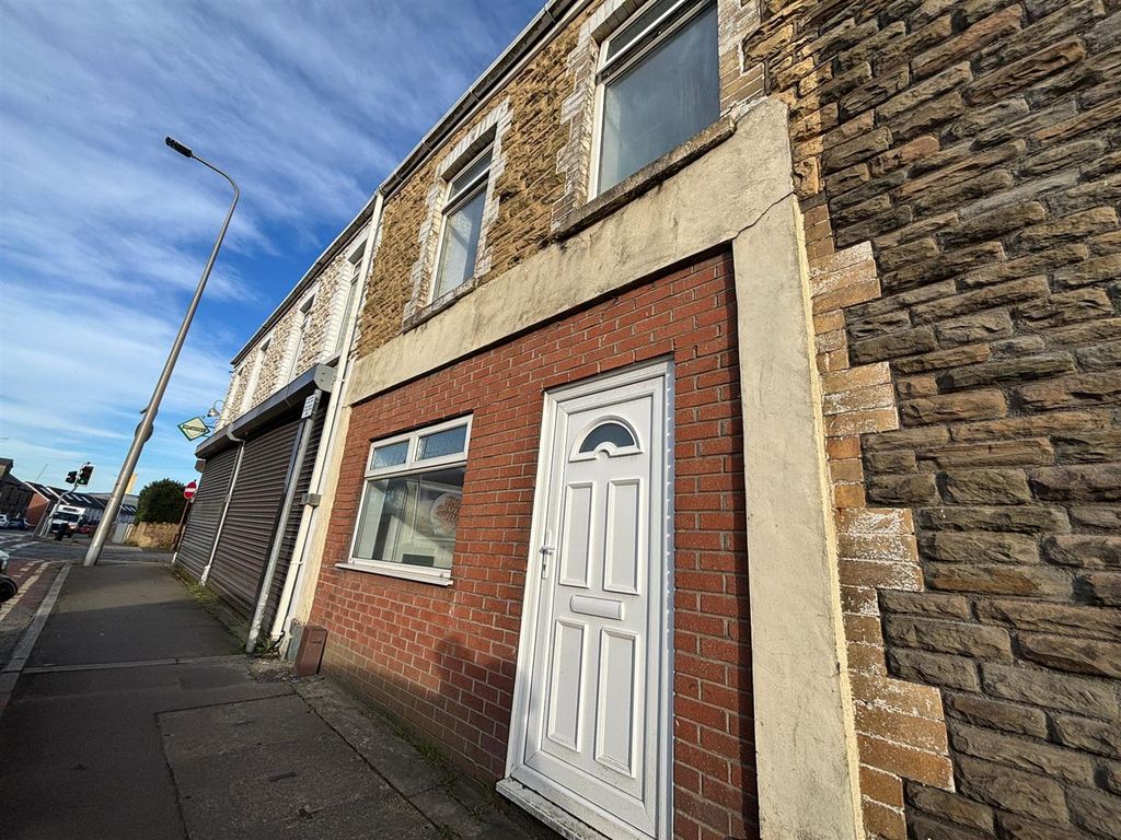 Property photo 2 of 25 Britton Ferry Road  (18).Jpeg