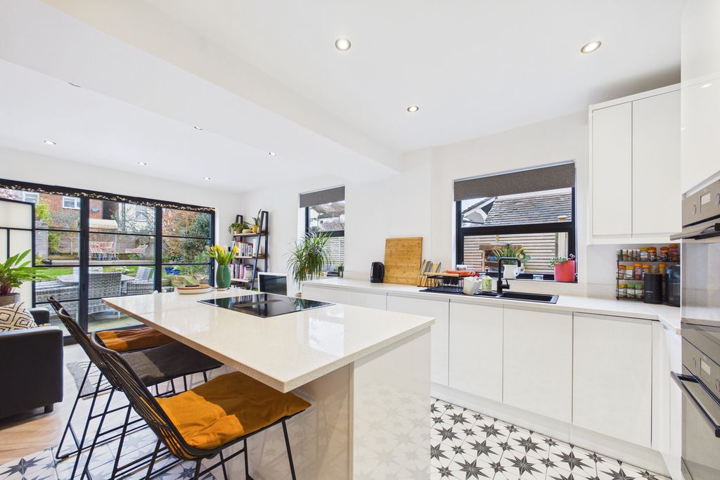 Property photo 3 of 14