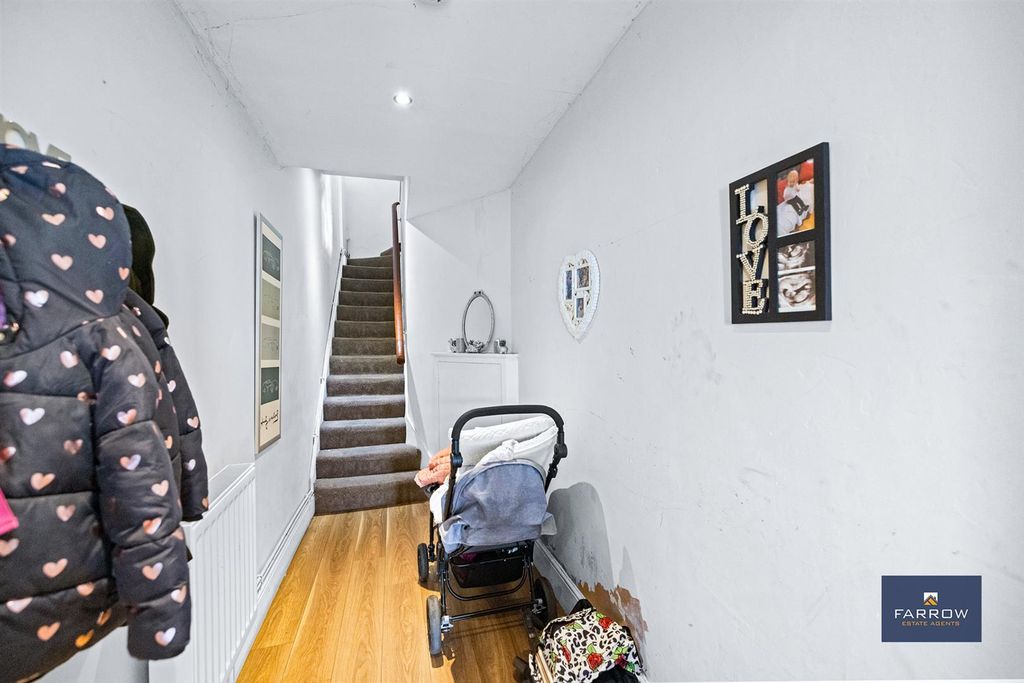 Property photo 2 of 27 Entrance