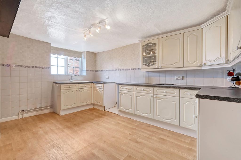 Property photo 2 of 16 Kitchen