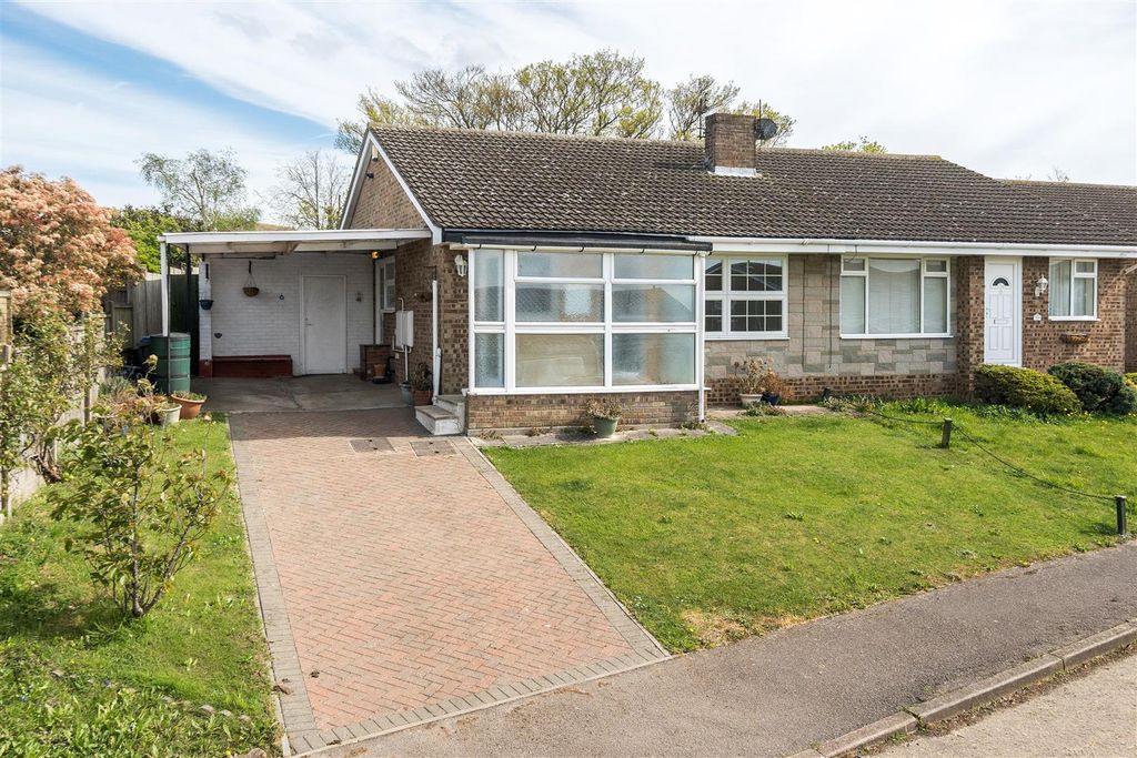 Property photo 1 of 18 Swallow Avenue, Whitstable