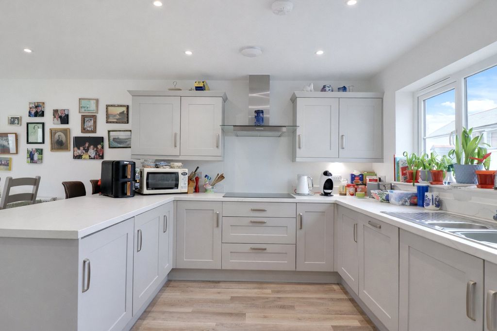 Property photo 2 of 11 2 - Picture No. 04