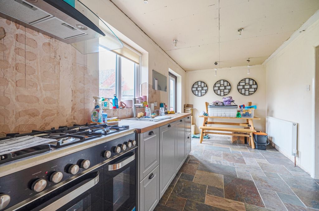Property photo 3 of 15 1469453-7-6A2A89E346268-Arw