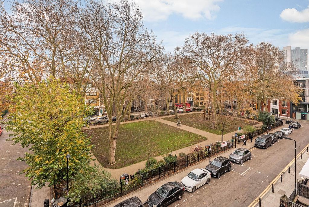 Property photo 3 of 14 25927_Hunters_Flat_2_11_Hoxton_Square_13.Jpg