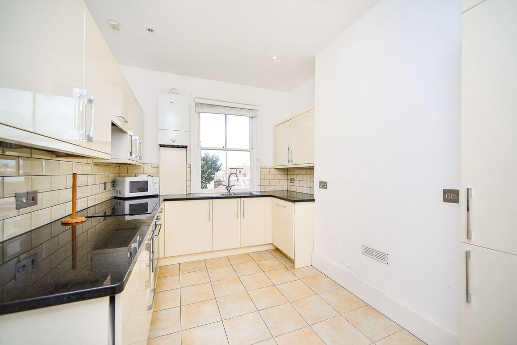 Property photo 2 of 7 Kitchen