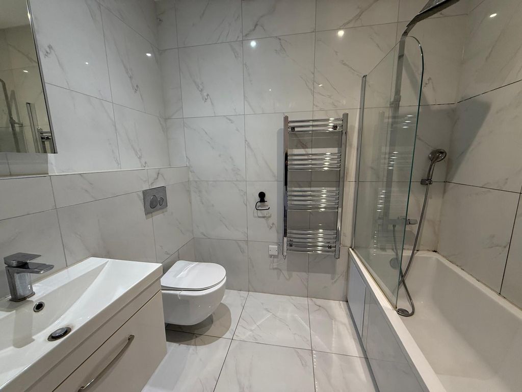 Property photo 1 of 5 Bathroom