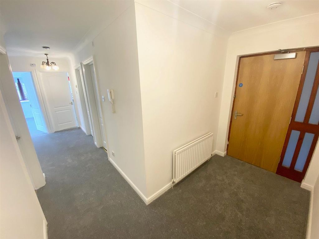 Property photo 2 of 15 Hallway
