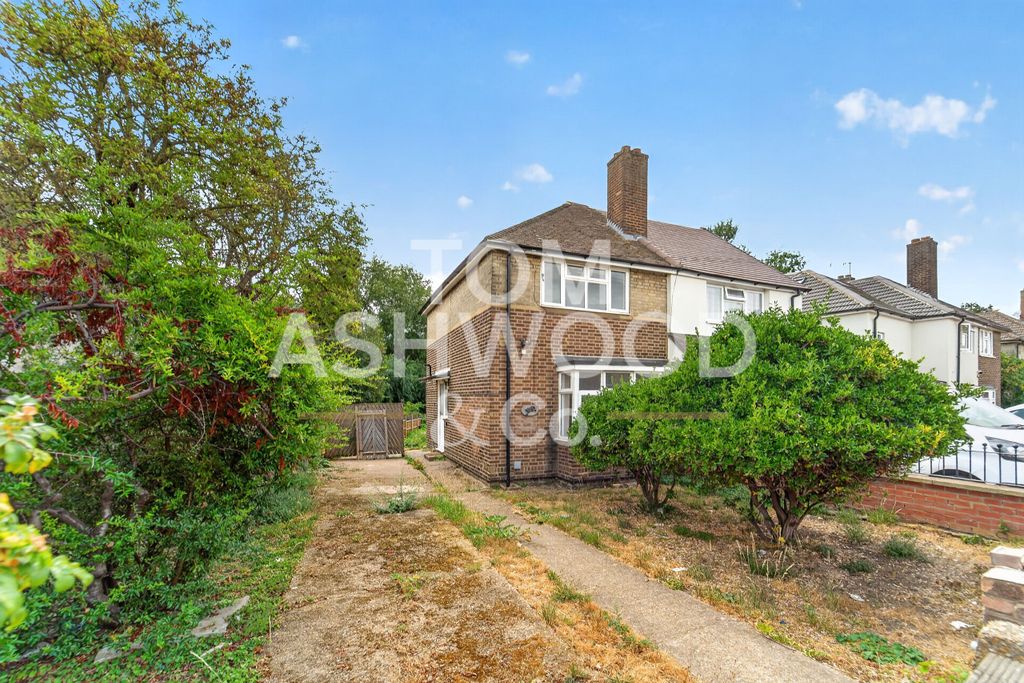 Property photo 1 of 11