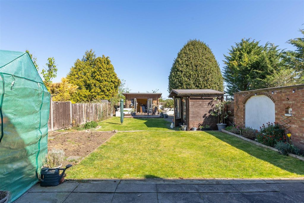 Property photo 2 of 20 Garden