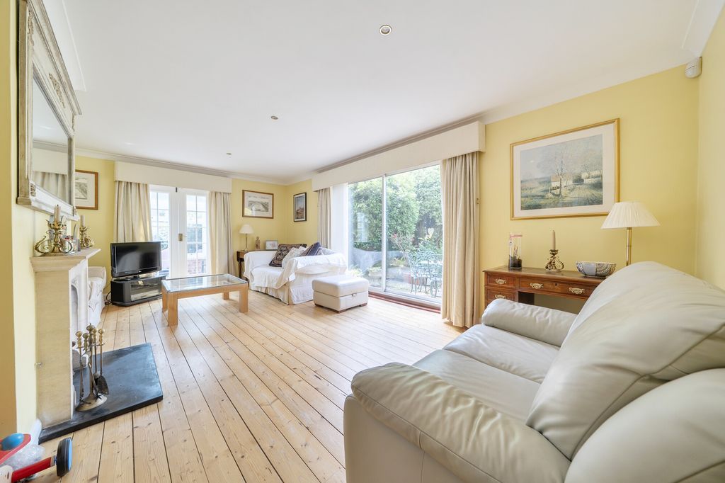 Property photo 2 of 11