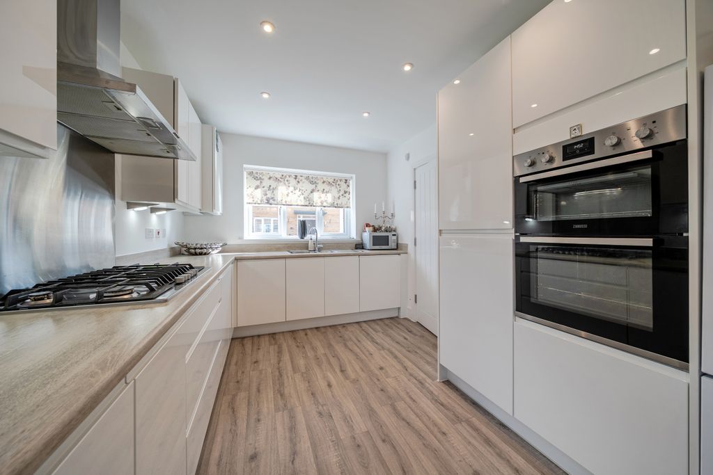 Property photo 3 of 23 Kitchen / Dining Room