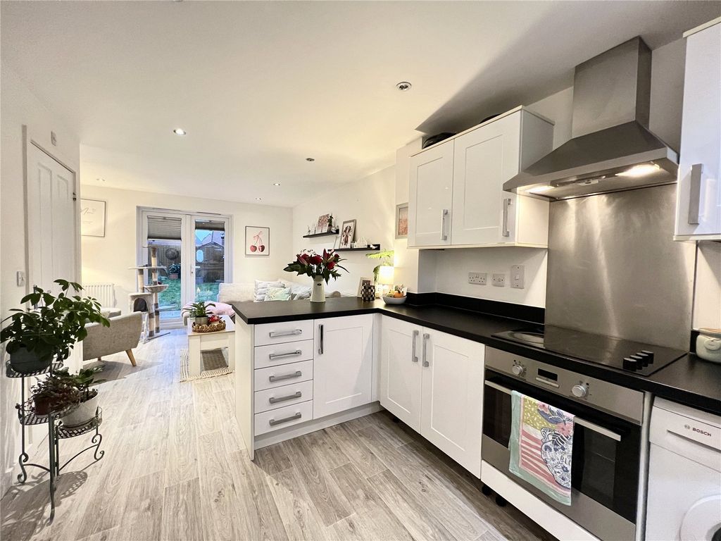 Property photo 2 of 19 Picture No. 16