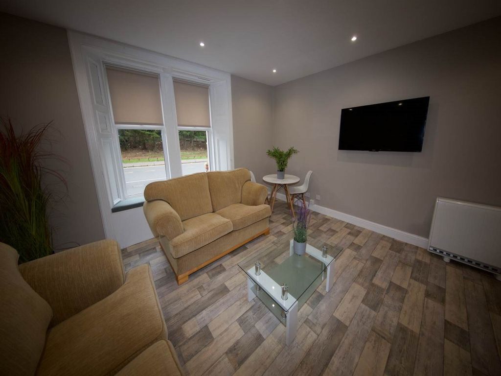 Property photo 2 of 6 G_2, 174 Lochee Road  - Lounge