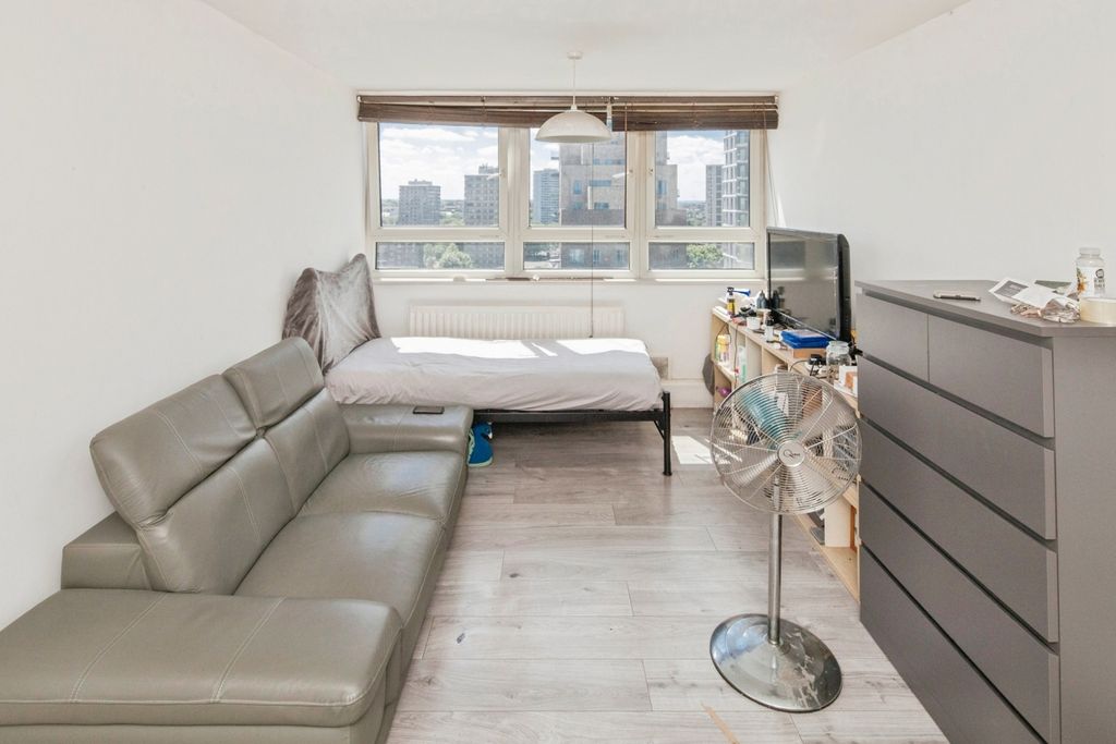 Property photo 3 of 17 Photo