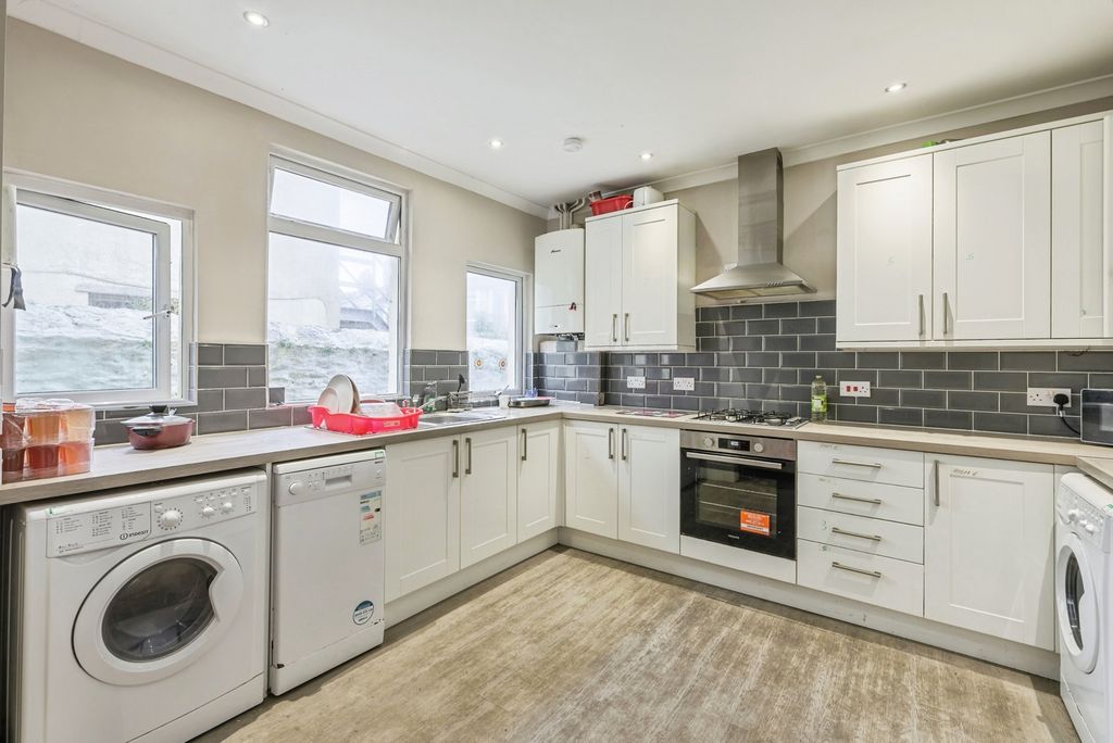 Property photo 2 of 17 Photo