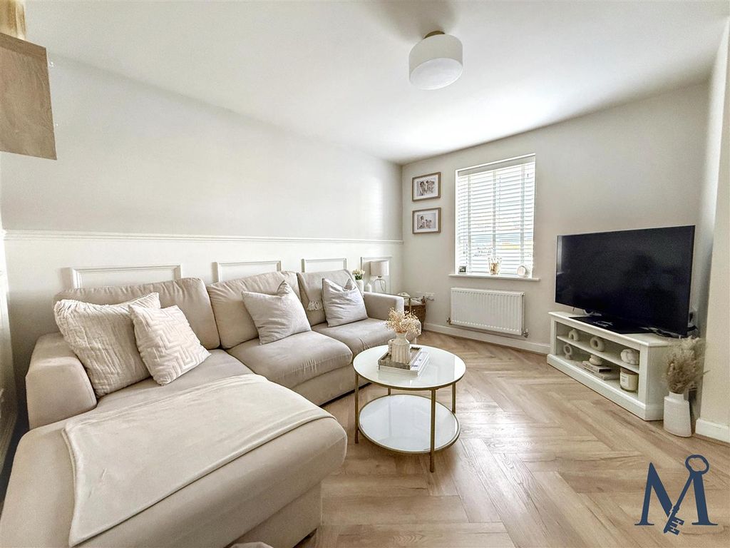 Property photo 3 of 20 Living Room