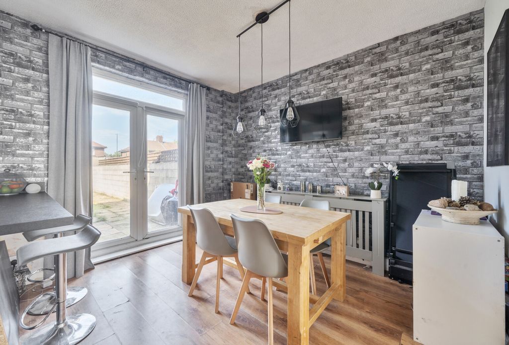 Property photo 3 of 19 1471741-14-6A3Ea9...